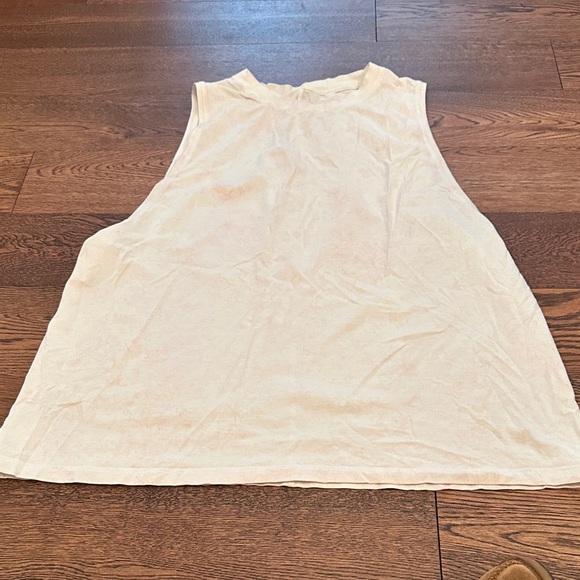 Lululemon tank - Picture 1 of 4
